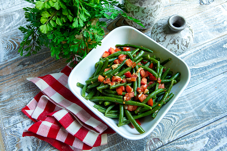 Green Beans With Garlic & Fresh Tomatoes