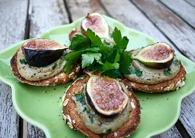 Tuscan Liver Bruschetta With Caramelized Figs