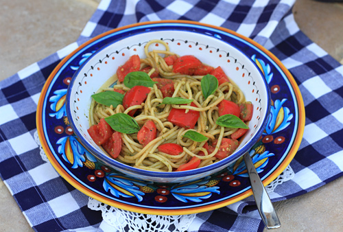 Spaghetti With Pesto & Tomato Salad