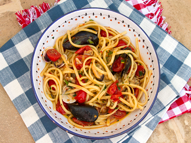 Spaghetti with Clams, Mussels, and Tomatoes