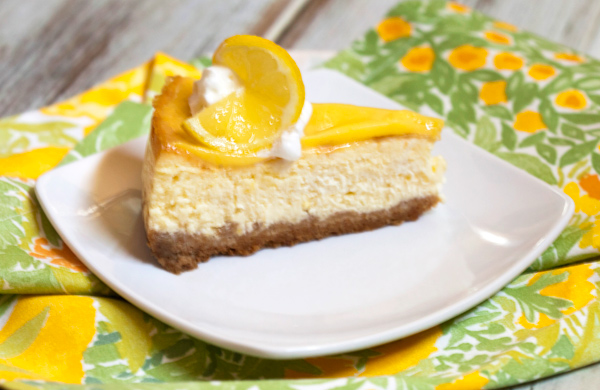 Limoncello Cheesecake With Lemon Curd Topping