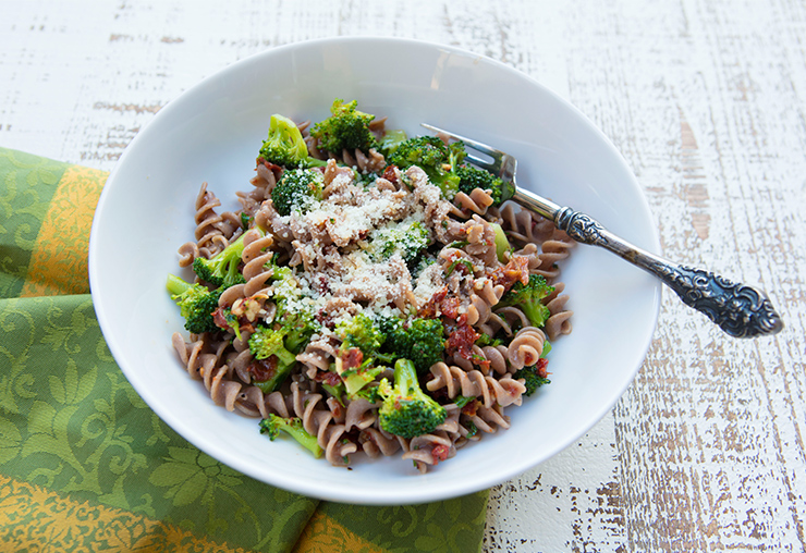 Whole Grain Pasta With Broccoli and Sun-Dried Tomatoes