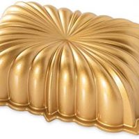 Nordic Ware 81677 Classic Fluted Cast Loaf Pan, 6 Cup Capacity, Gold