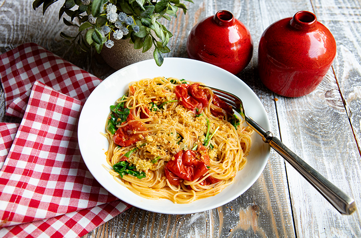 Pasta With Roasted Tomatoes, Spinach, & Breadcrumbs