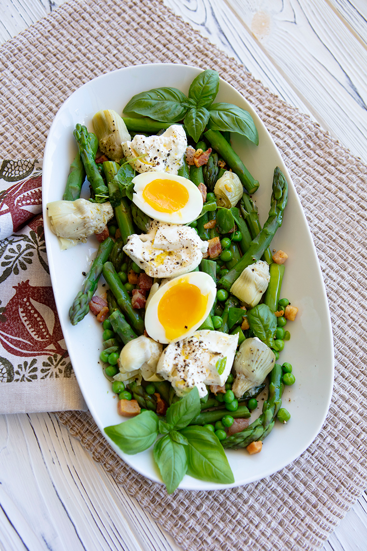 https://www.italianfoodforever.com/wp-content/uploads/2022/05/springsalad1.jpg